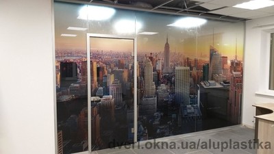 Стеклянная перегородка с фотопечатью — ТМ Алюпластика Стеклянная перегородка с фотопечатью — ТМ Алюпластика